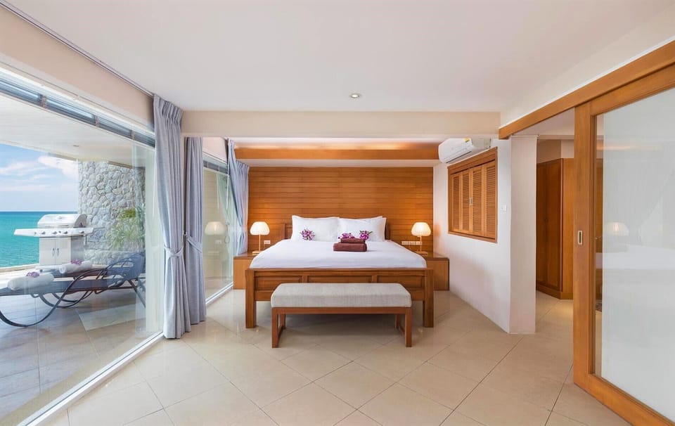 One of the ground floor bedrooms - sleep & wake up to the sound of waves