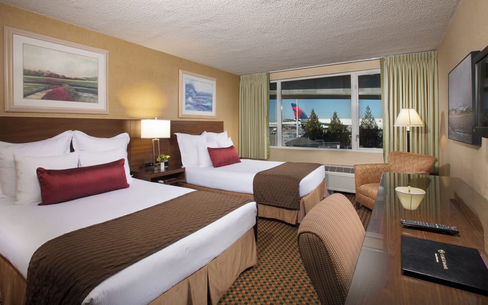 Comfortable unit w/ Two Double size beds. Exact unit will be assigned upon arrival. Views, colors and decor may vary.