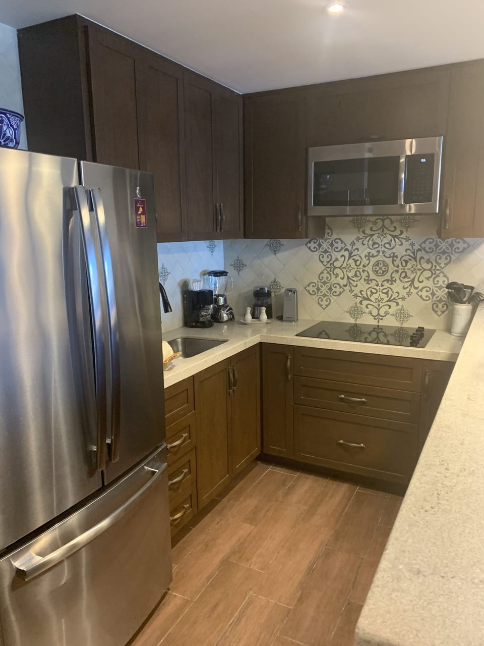 Fully appointed kitchen with eat in bar