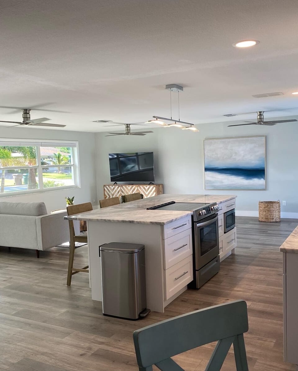 You can make elegant meals in this kitchen or just heat up left overs 