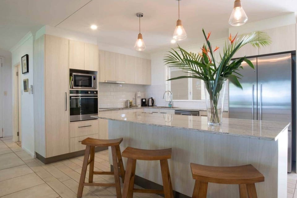 Alani - Kitchen