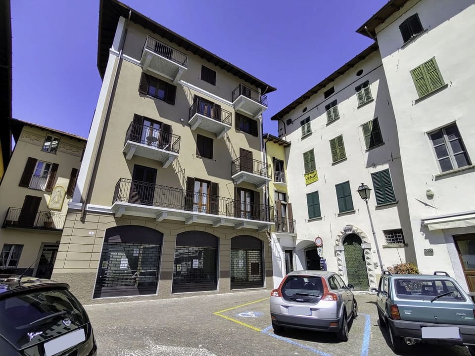 Car, Sky, Window, Building, Vehicle, Wheel