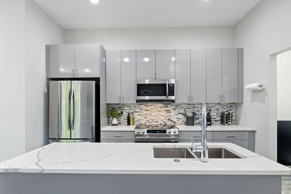 See Reviews: Airbnb.com/h/reddooratlanta
