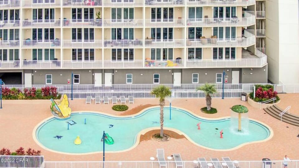 Kids pool.