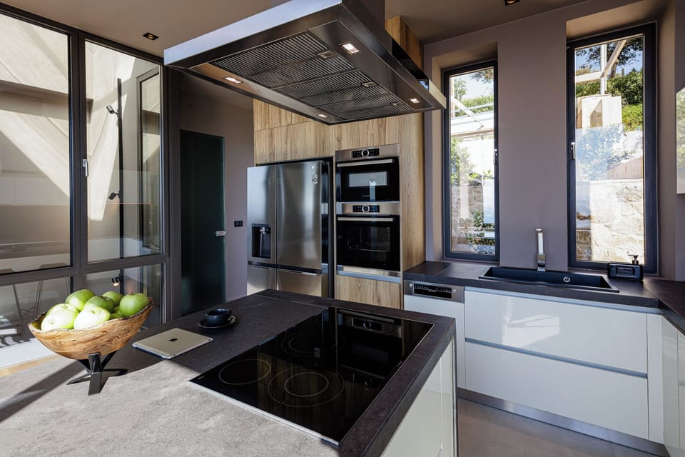 Fully equipped kitchen with modern appliances!