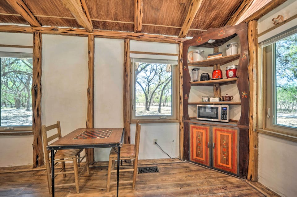 Dining Area | Dishware & Flatware Provided