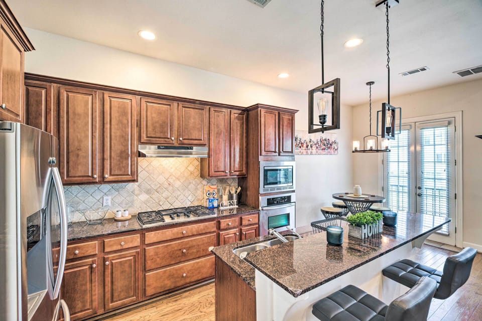 Fully Equipped Kitchen | Main Level | Dishwasher