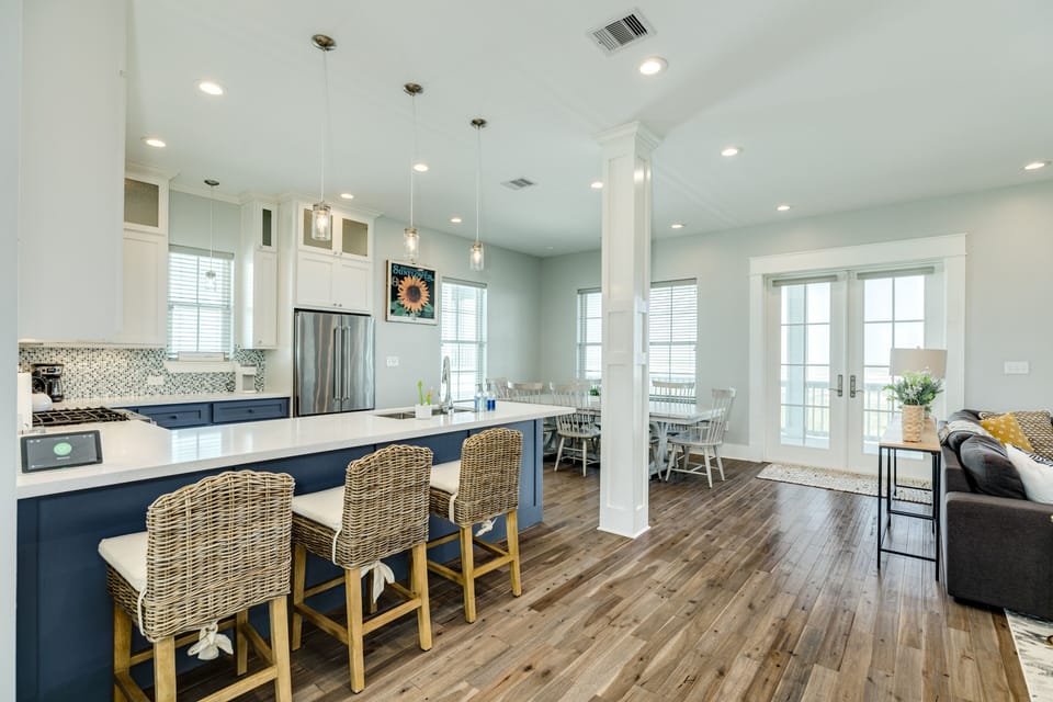 Long breakfast bar - perfect for casual dining or serving meals