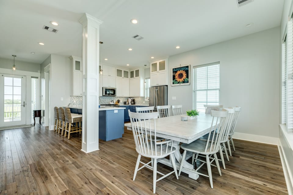 Comfortably sit up to 8 at the dining table