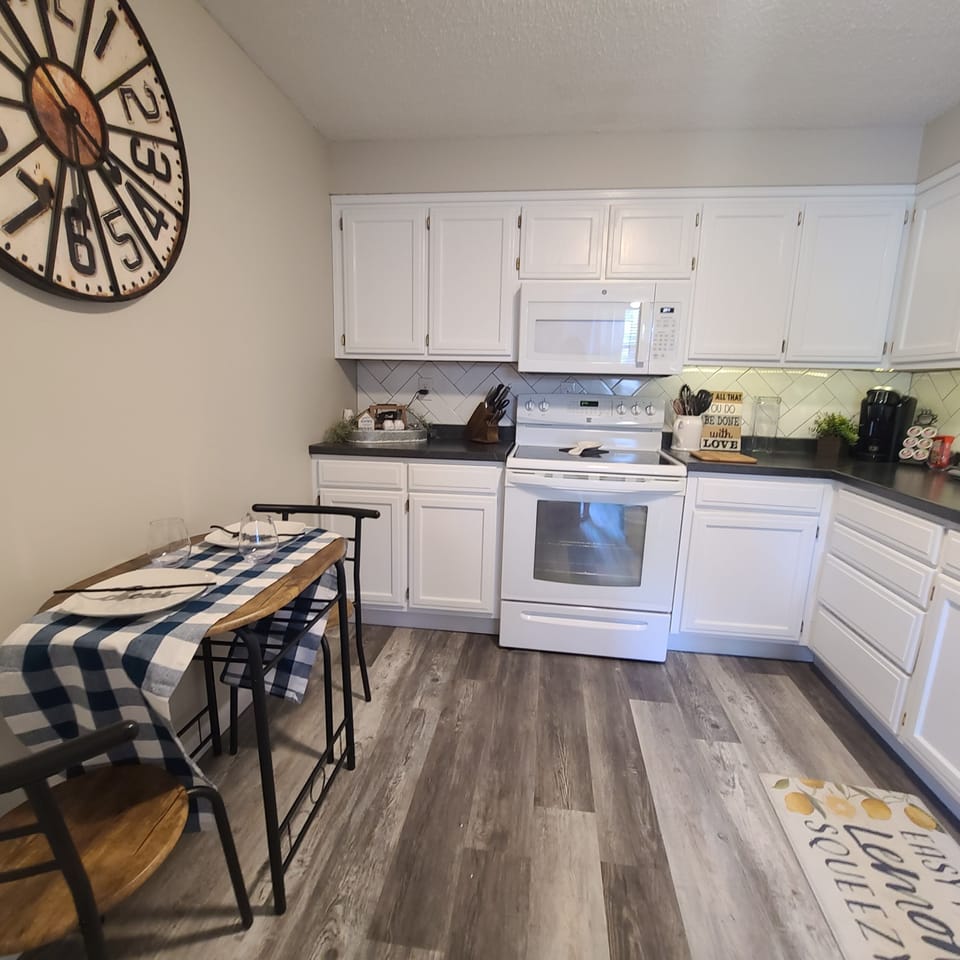 New fully stocked kitchen 