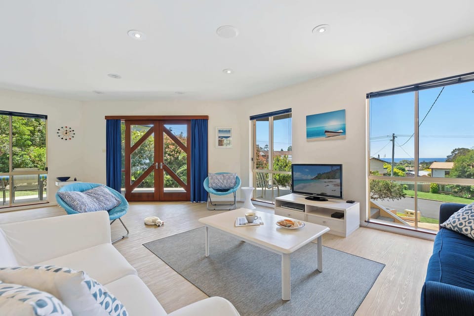Open plan living & dining - light & bright with reverse cycle heating & cooling + underfloor heating in the winter months. 