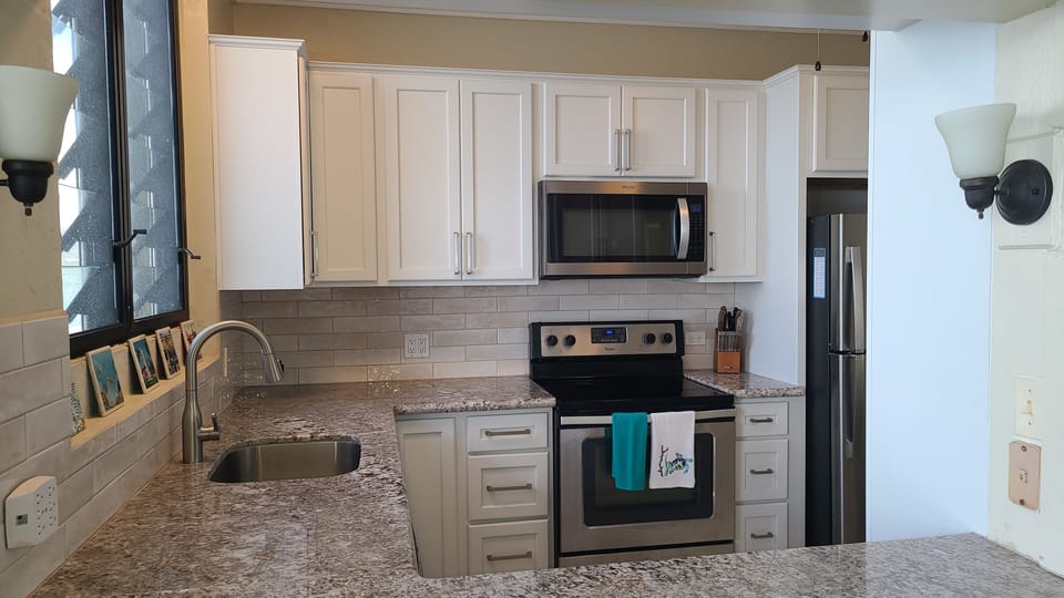 Newly remodeled kitchen in 2024.  Granite countertops, fully equipped. 
