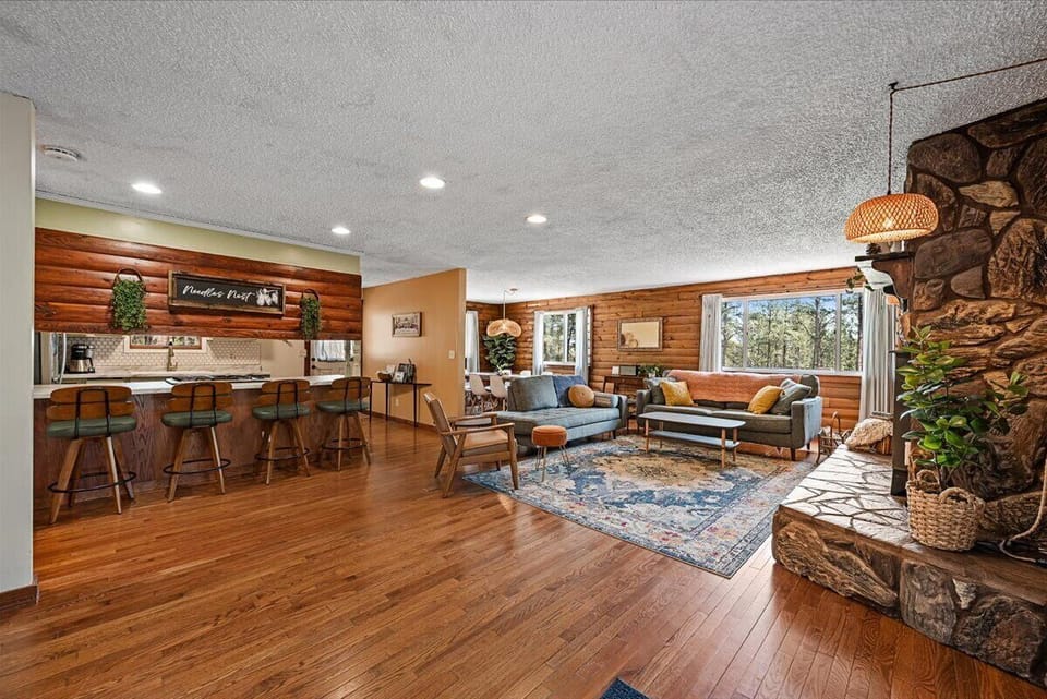 Spread out & relax with loved ones in the cozy cabin with room for everyone.