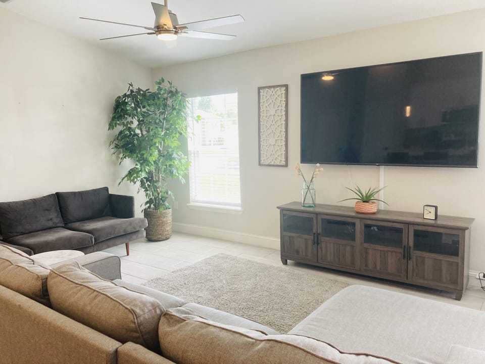 Living Room w/ Smart TV