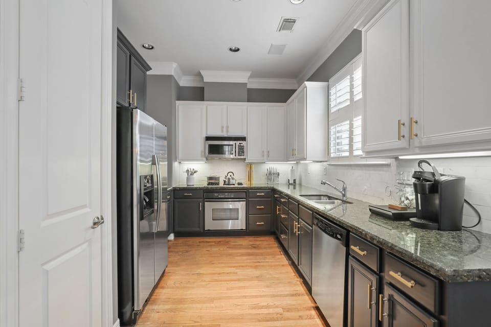 Grab your chef hat and enjoy this fully stocked kitchen 