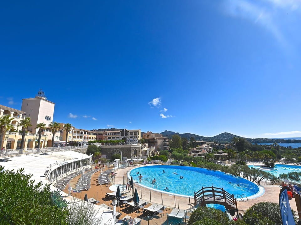Swimming Pool, Residential Area, Town, City, Resort, Urban Design, Human Settlement, Tourist Attraction, Sea, Coast