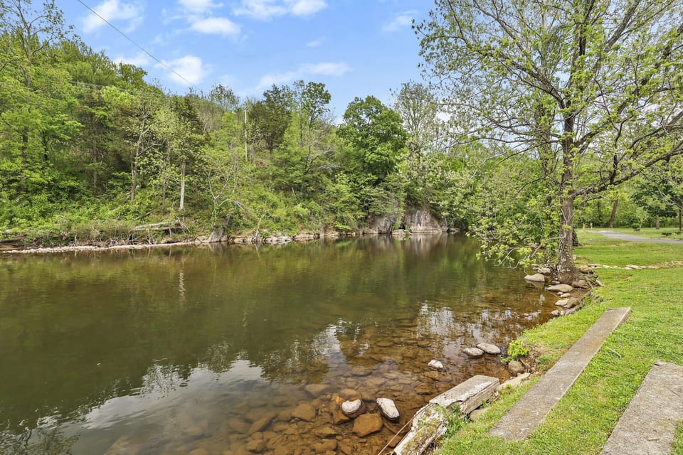 A walk along the Laurel Creek is breathtaking