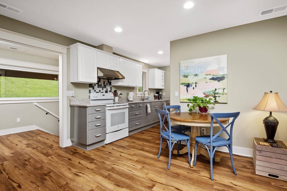 "The apartment was very clean and was well stocked with everything you could need for kitchen and bath." - Shannon