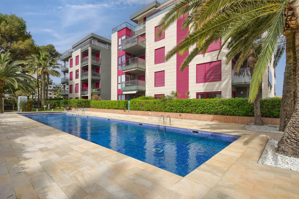 Communal swimming pool