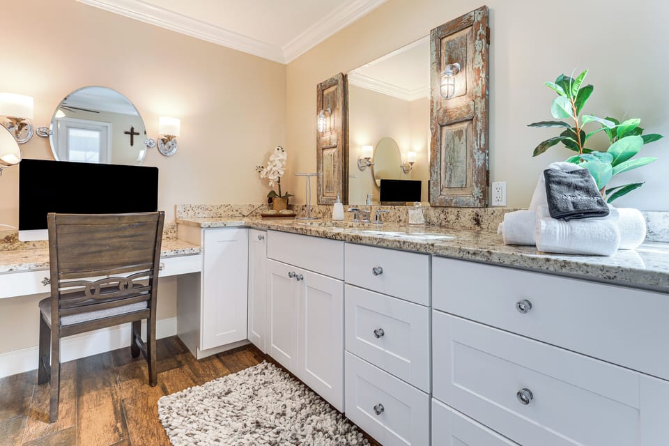 En-Suite Bathroom | Complimentary Toiletries | Hair Dryers | Towels Provided