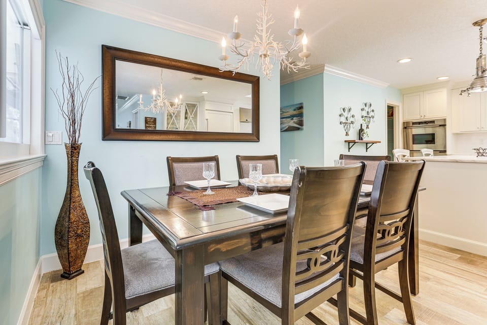 Dining Table | Dishware Provided