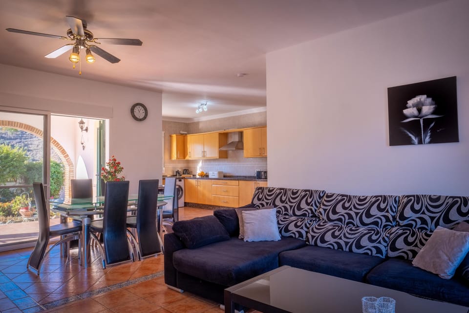 Living room with cozy chimney, IPTV (international channels), airco and fans