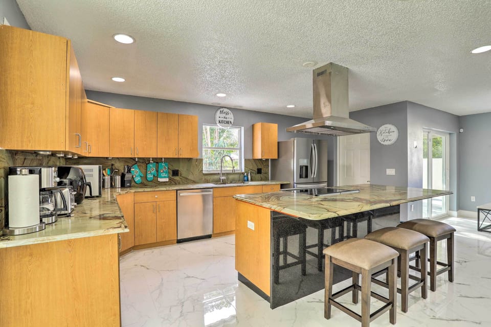 Kitchen | Fully Equipped | Cooking Basics | New Appliances | Coffee Maker