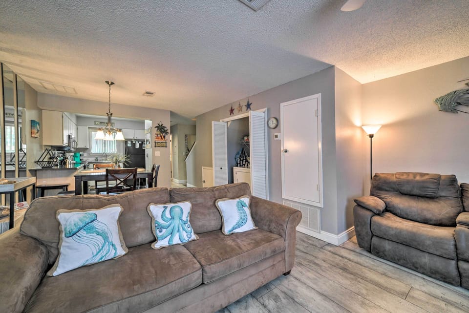 Living Room | Central A/C & Heating