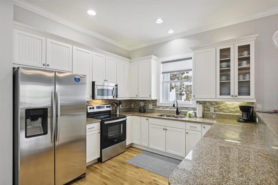 1st Floor - Ample Counter SpaCe