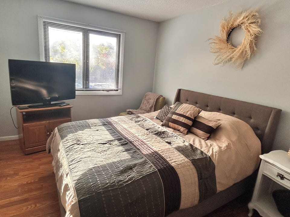 1st Queen Bedroom