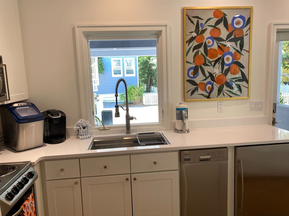 Countertop ice maker