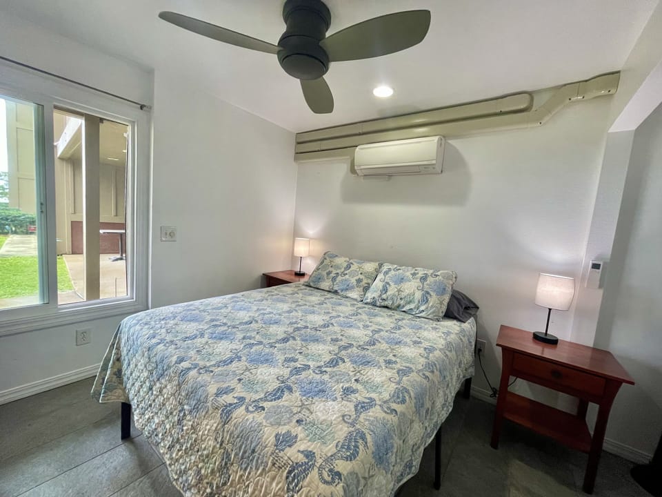 Bedroom 2 (Queen Bed)