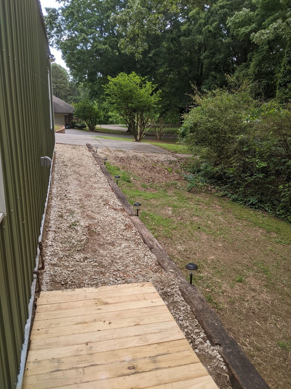 view from entrance towards the parking area and driveway 