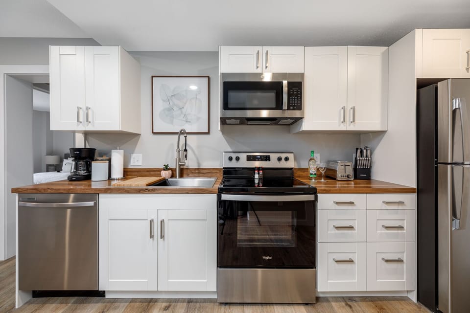 "The kitchen had all the basic essentials you would need if you wanted to eat your own meals at the apartment. "
-Jen, June 2022