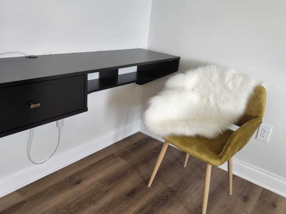 Work space with Floating desk