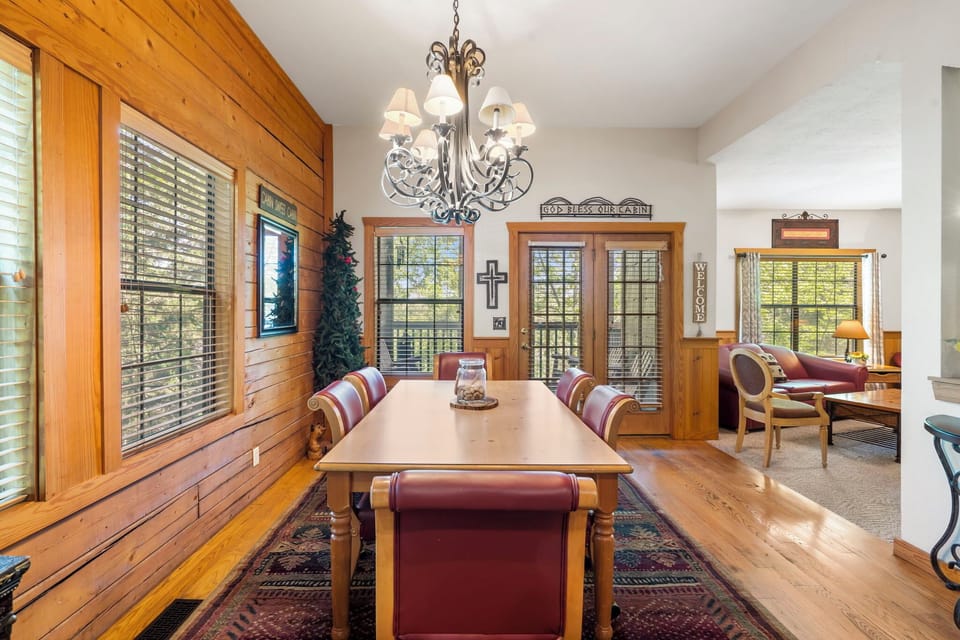 Dining Area, Deck Access