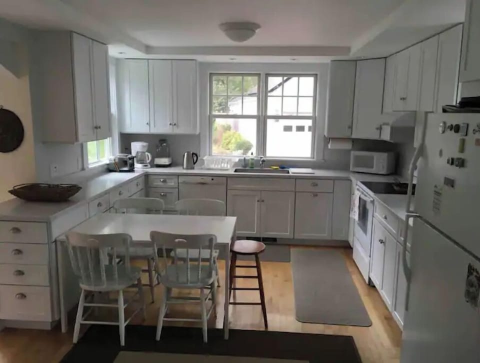 the kitchen was renovated in 2012