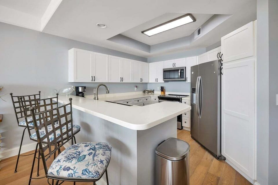 Saint Simons Grand 126 - Open Concept Kitchen into Living and Dining Spaces
