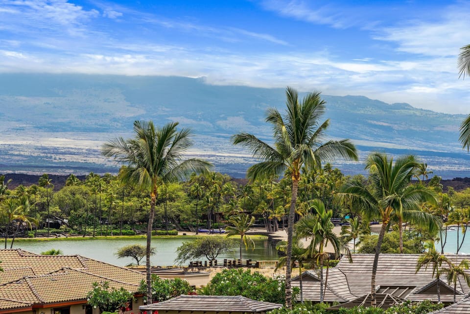 Elevated lanai privacy with postcard-worthy scenery