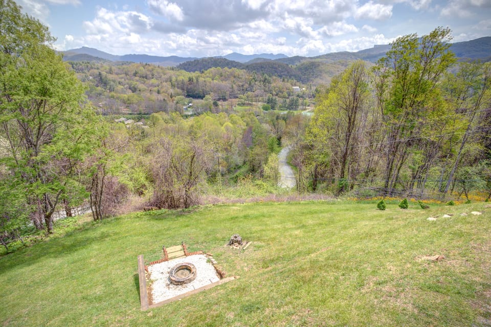 Fire pit with a view of Grandfather Mountain, Sugar Mountain & Beech Mountain