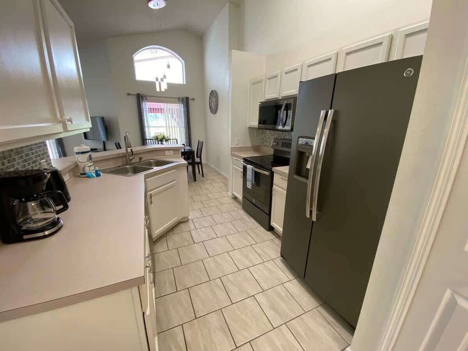 Kitchen2.jpeg