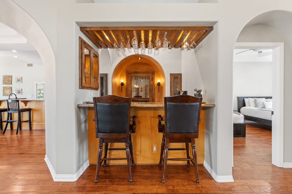 Private wine cellar and wet bar for entertaining 