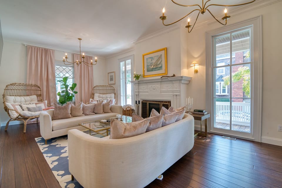 LIVINGROOM