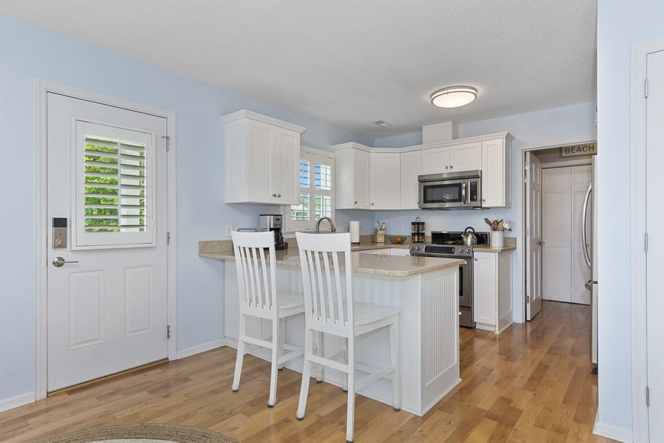 Eat at one of the delicious restaurants within walking distance, or cook up something yummy in the well-stocked kitchen