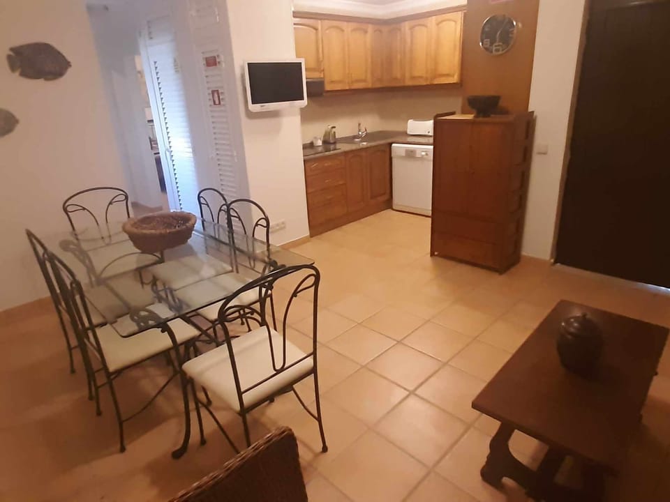 Kitchen or kitchenette,Dining area