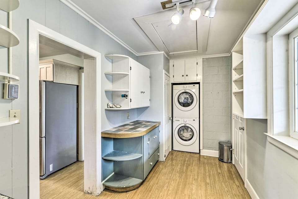 Laundry Room | Washer & Dryer