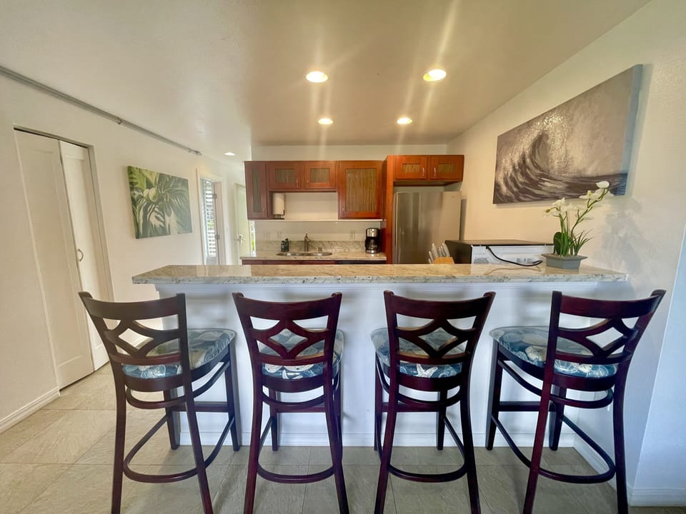 Kitchen/Breakfast Bar