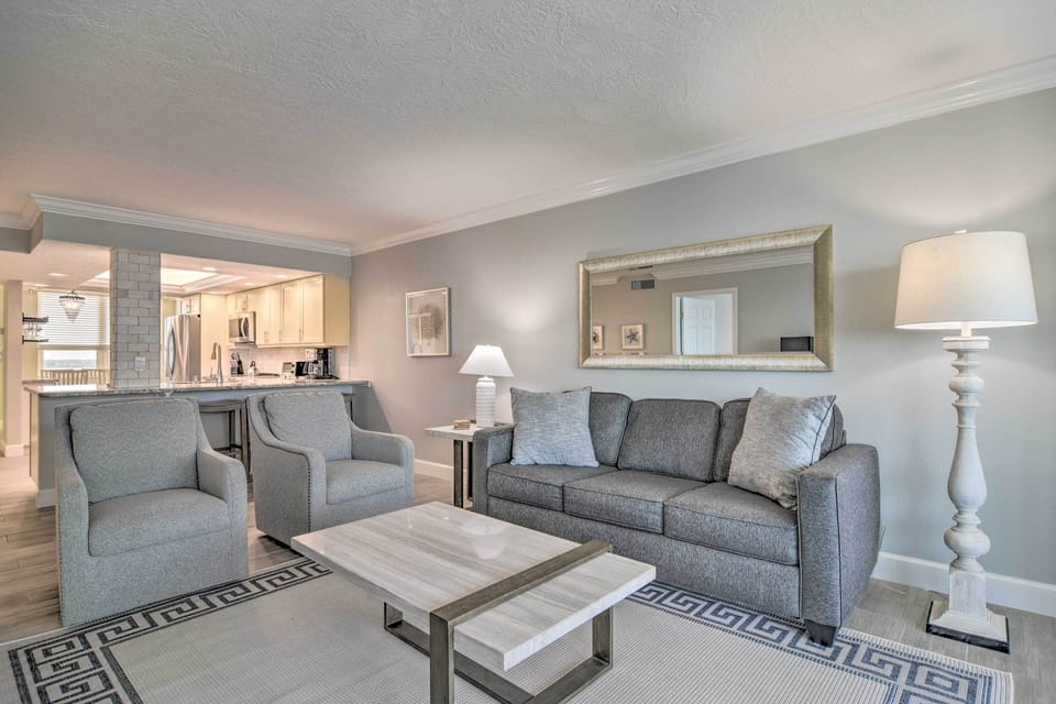 Living Room | Queen Sleeper Sofa