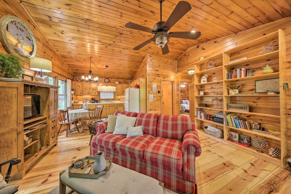 Living Area | Flat-Screen TV | Books | Board Games
