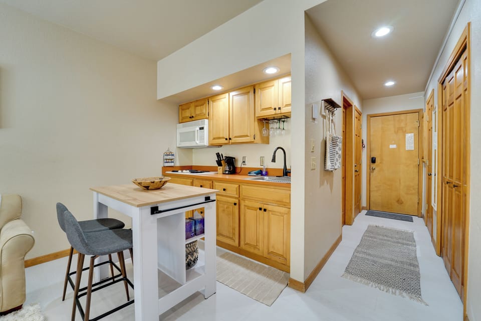 Studio | Well-Equipped Kitchenette | Cooking Basics | Spices
